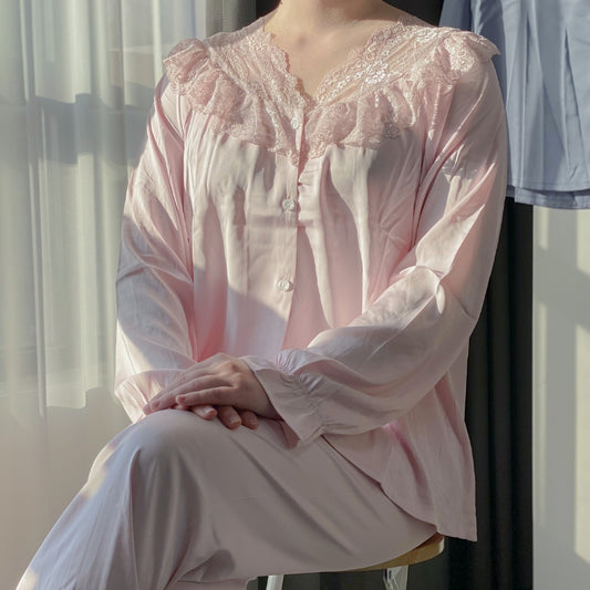 Pyjama Deux Pièces En Satin Et Dentelle Au Niveau Du Col